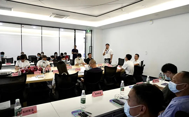 立邦中國(guó)建筑工程事業(yè)部南區(qū)銷(xiāo)售公司總經(jīng)理黃衛(wèi)東現(xiàn)場(chǎng)致辭.jpg