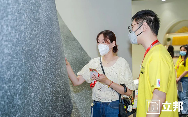 “真假難辨”的材料體驗區(qū).jpg